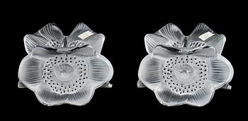 LJUSSTAKAR, ett par, glas, "Anemon", Lalique, sign. "Lalique R  France".