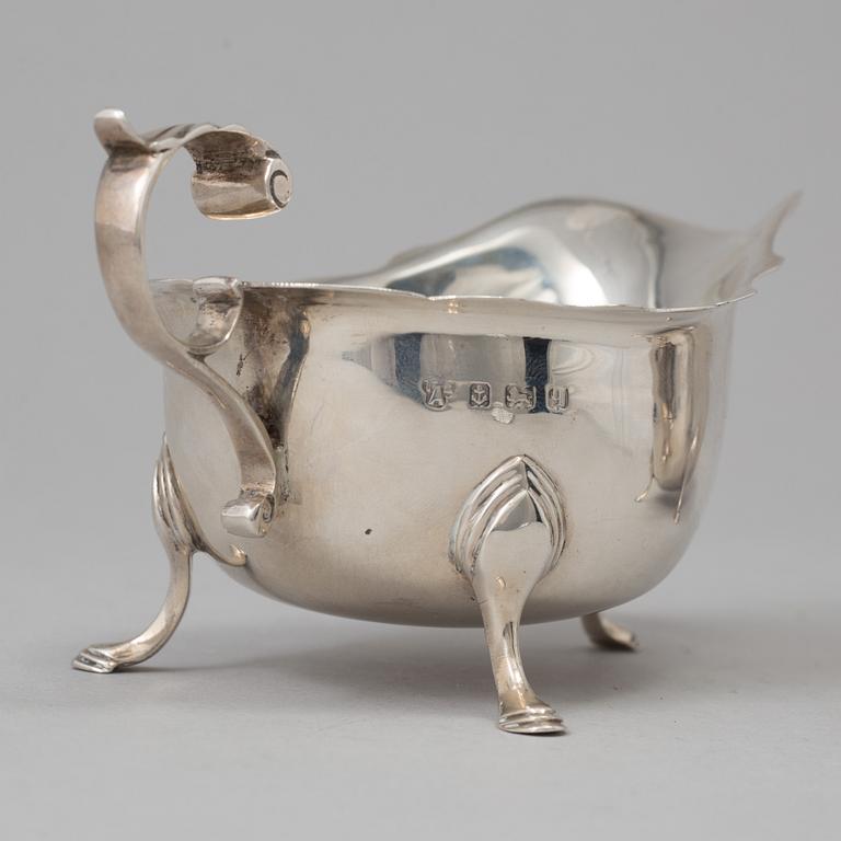 A pair of sauce boats by Thomas Edward Atkins, Birmingham, England, 1915.