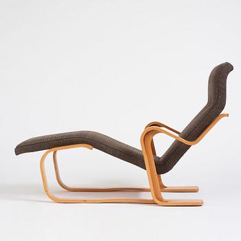 Marcel Breuer, a "Chaise Lounge", for Isokon, England.