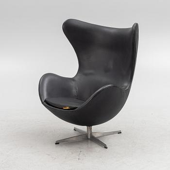 Arne Jacobsen, fåtölj, "Ägget/The Egg Chair", Fritz Hansen, Danmark 1971.