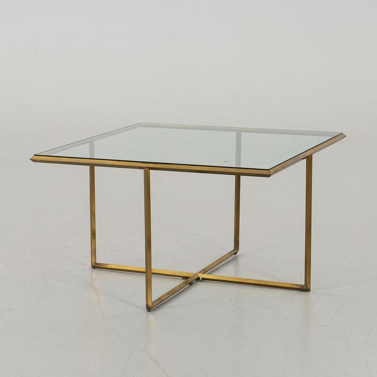 AN ITALIAN SOFA TABLE, second half of 20th century.
