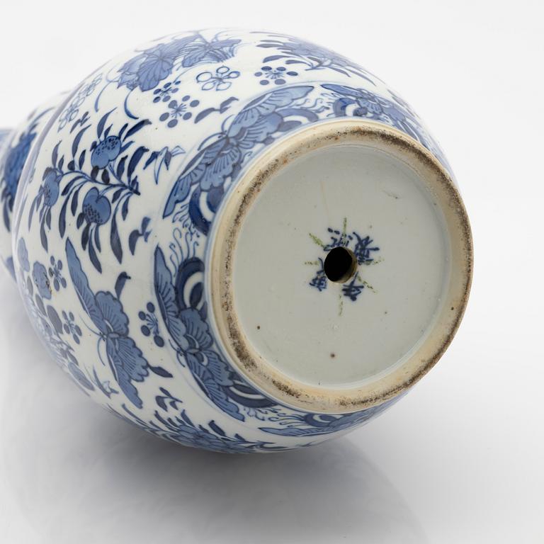 Vase, porcelain, China, 19th century.