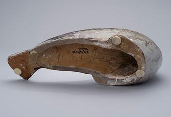 TAISTO KAASINEN, KERAMIKSKULPTUR. Säl, sign. T. Kaasinen Arabia.