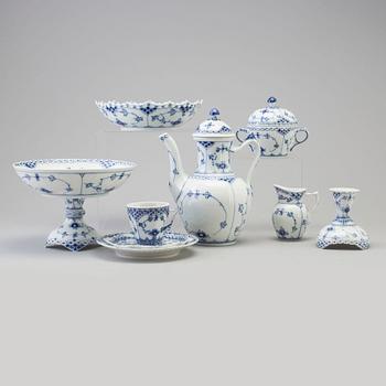 A 31 pieces set of table ware 'Musselmalet', Royal Copenhagen, Denmark.