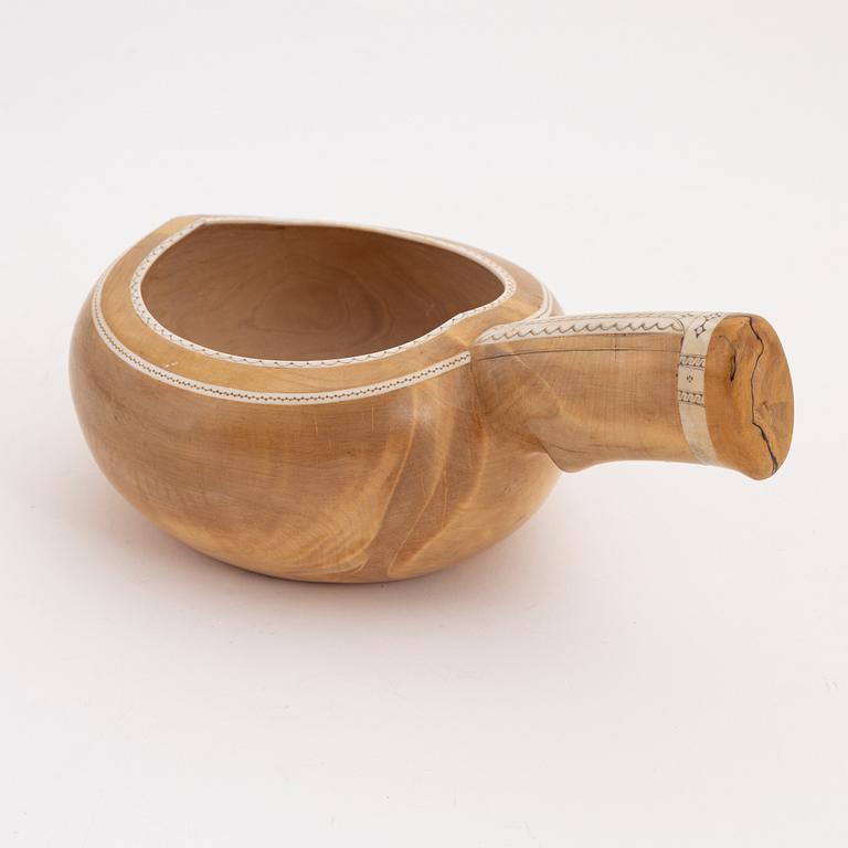 A birch milk bowl by Tore Sunna, signed, before 1964.