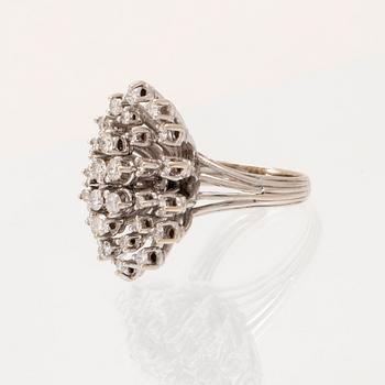 Ring/Cocktail ring 18K white gold with round brilliant-cut and single-cut diamonds.