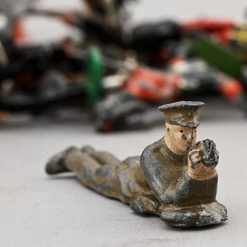 TENNSOLDATER, 89 st, bl a Britains. 1900-talets första hälft.