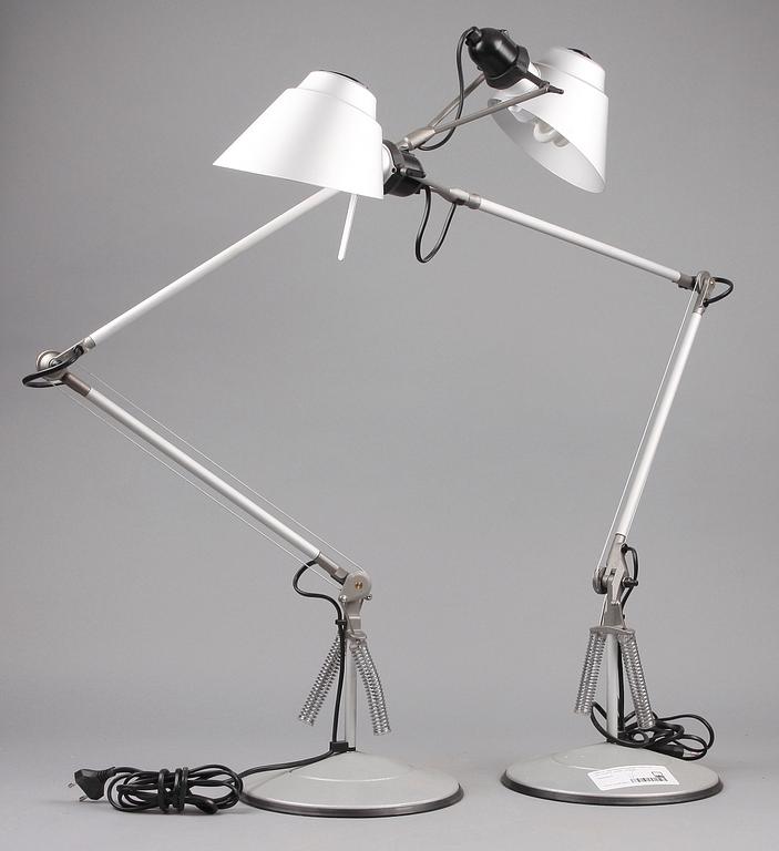 SKRIVBORDSLAMPOR, ett par, modell Tangram, Lumina.