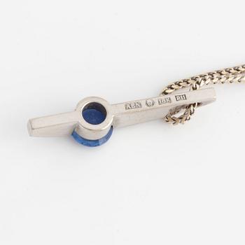 Atelier Ajour necklace in 18K white gold with sapphire and brilliant-cut diamonds.