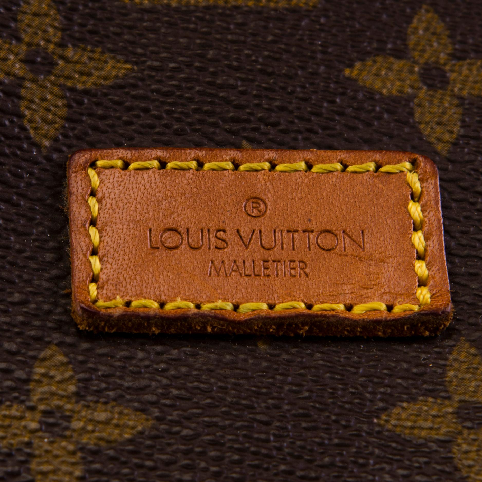 LOUIS VUITTON 1990 S MONOGRAM CANVAS SAUMUR 40 BAG. Bukowskis