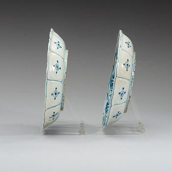 A pair of two blue and white kraak dishes, Ming dynasty Wanli (1572-1620).