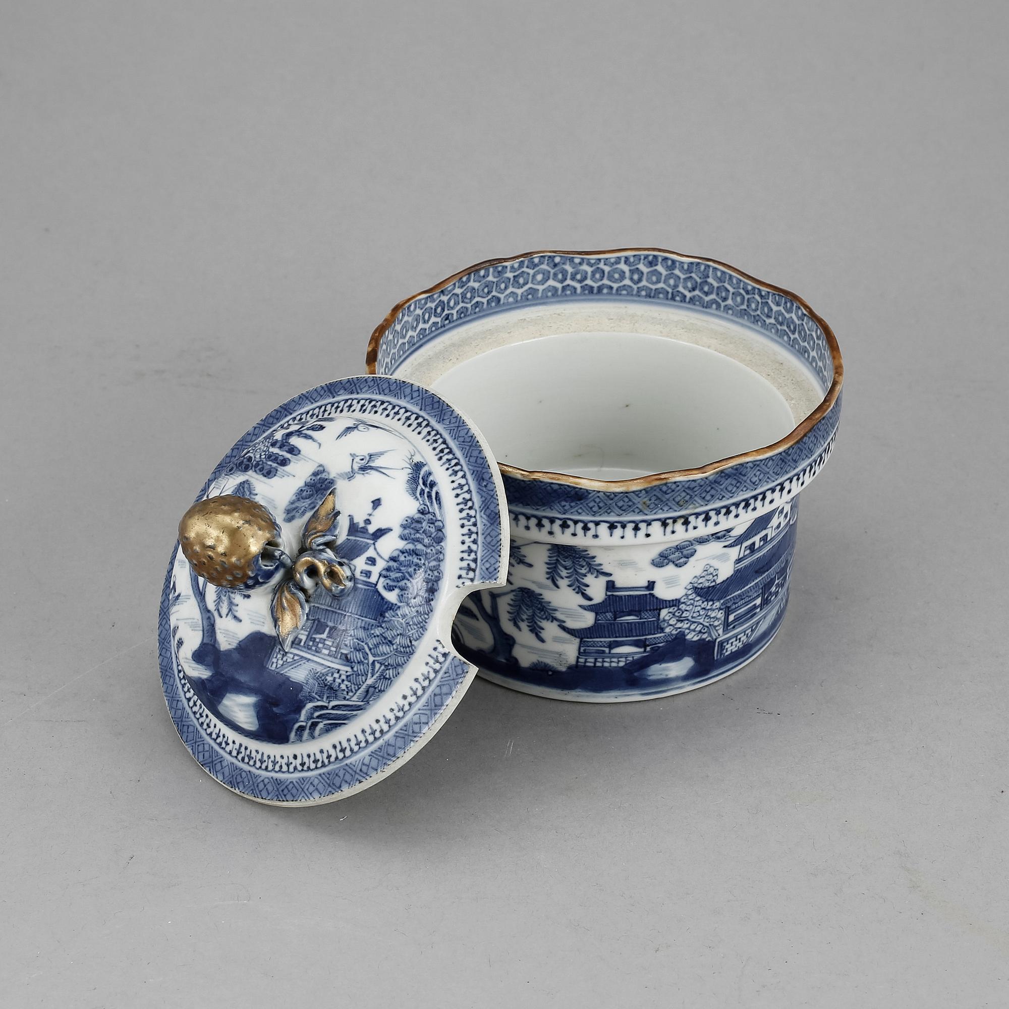 SMÖRASK, kompaniporslin, Qingdynastin, Qianlong (1736-95).