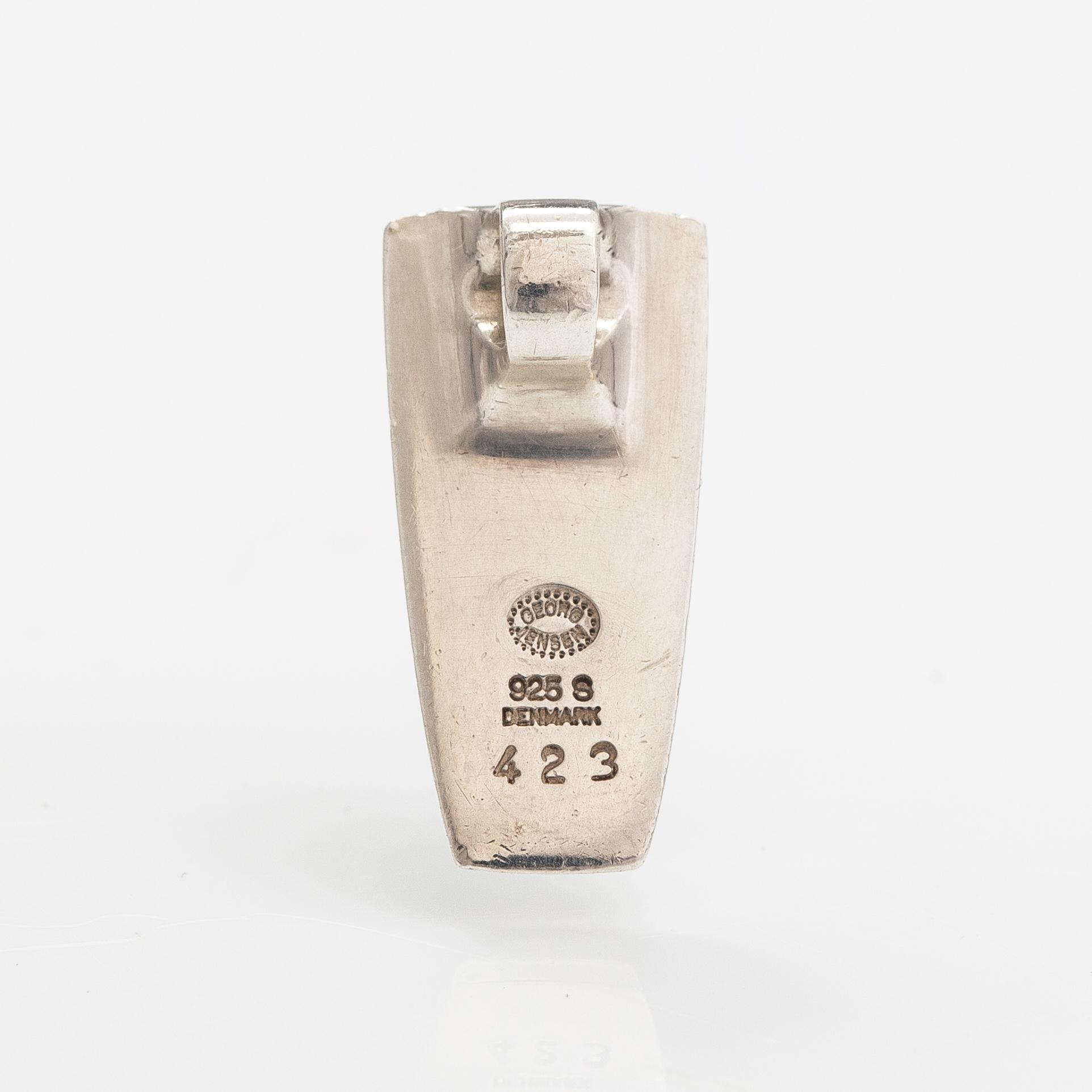 Riipus malli 423 ja sormus malli 107, sterlinghopeaa. Georg Jensen, Tanska.