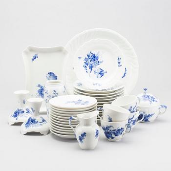 a set of 30 pcs porcelain service, "Blå blomst" Royal Copenhagen,