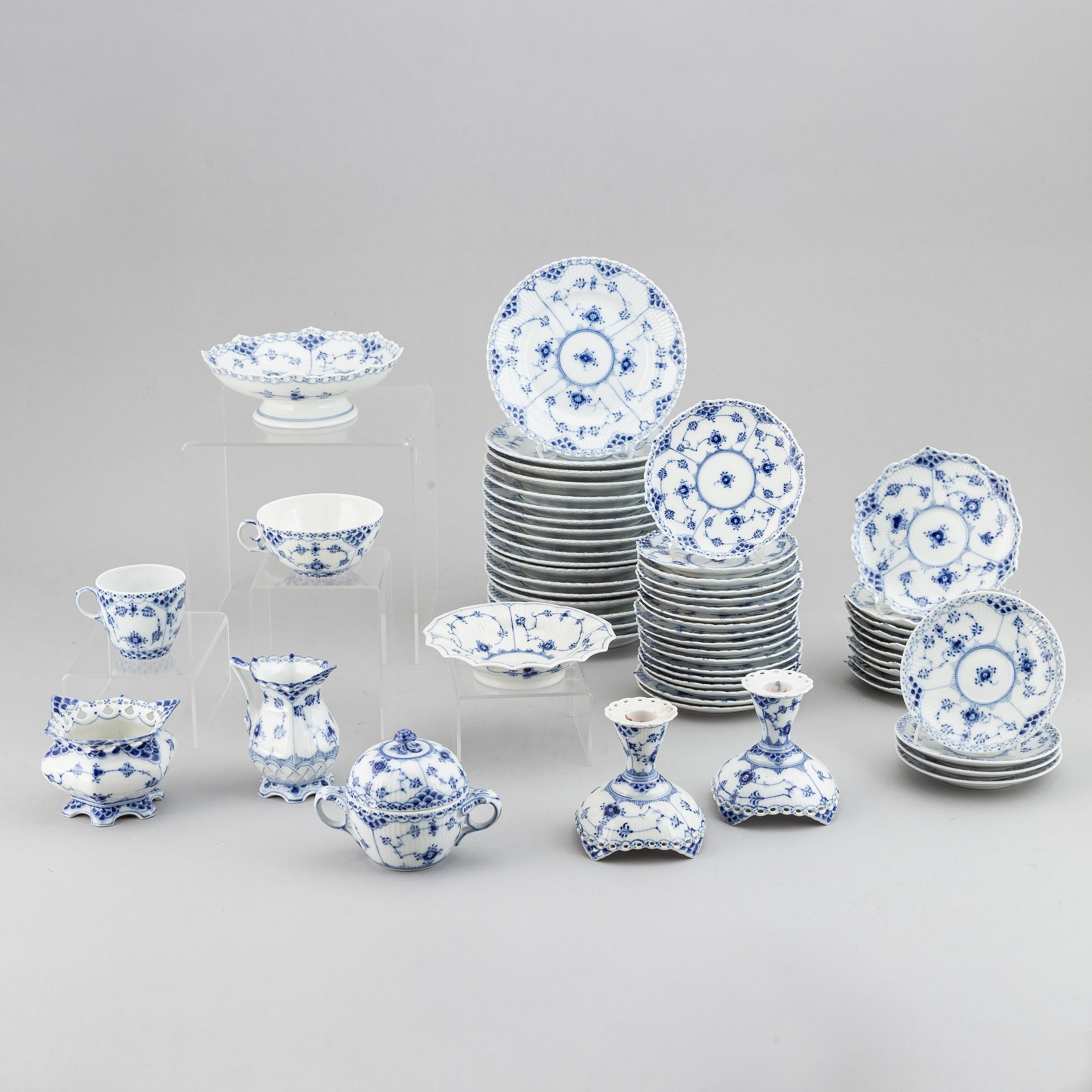 Royal Copenhagen, a part 'Musselmalet' coffee and tea service, Denmark (57 pieces).