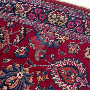 Matta, semiantik Meshed, signerad Saber, ca 460 x 152 cm.