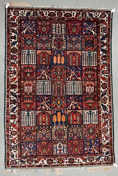 MATTA, Bachtiari, old/semiantik. Ca 318x216 cm.