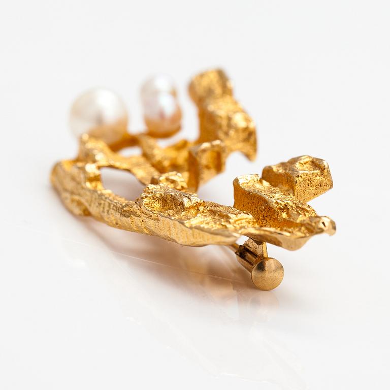 Björn Weckström, An 18K gold and cultured pearls brooch "Bow of Argo". Lapponia.