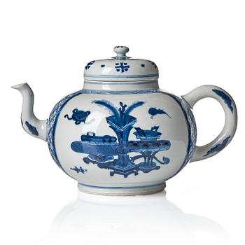 1054. A blue and white water/punch pot, Qing dynasty, Kangxi (1662-1722).