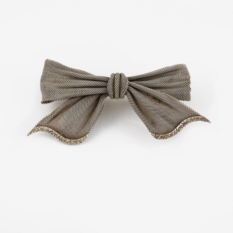 BROSCH, 14K vitguld. Vikt 6,5 gram.