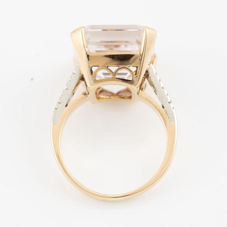 Ring, cocktail ring, 18K gold with emerald-cut kunzite and octagon-cut diamonds.