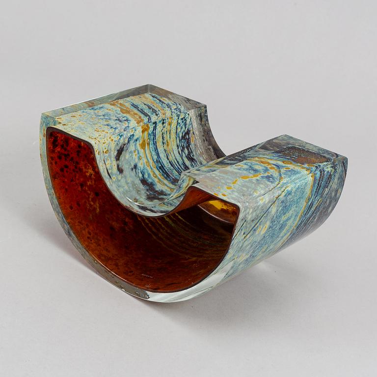 A vase/sculpture by Ivo Rozsypal, the Czech Republic, signed and dated -83.