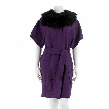 DOLCE & GABBANA, a purple silk and cotton coat with detachable fur collar, size 38.