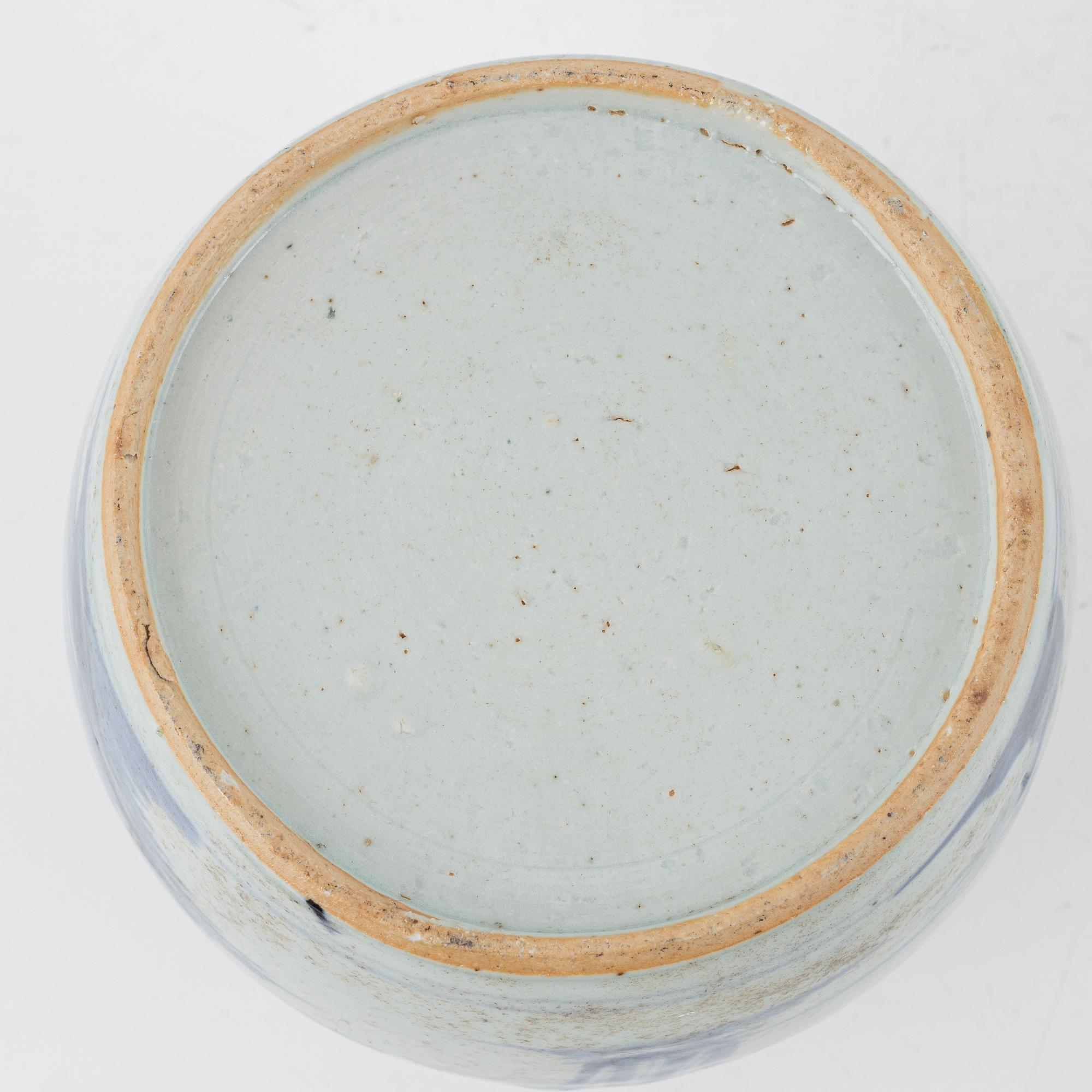 Dishes and a ginger jar, China, 19th century.