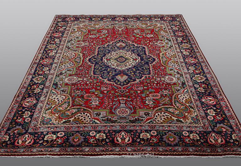Matto, Tabriz, ca 295 x 195 cm.