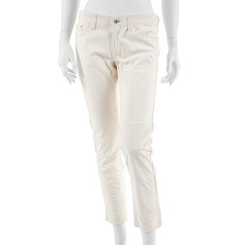 554. RALPH LAUREN, a pair of white suede trousers, size 28.