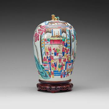157. A famille rose jar with cover, Qing dynasty, late 19th century.