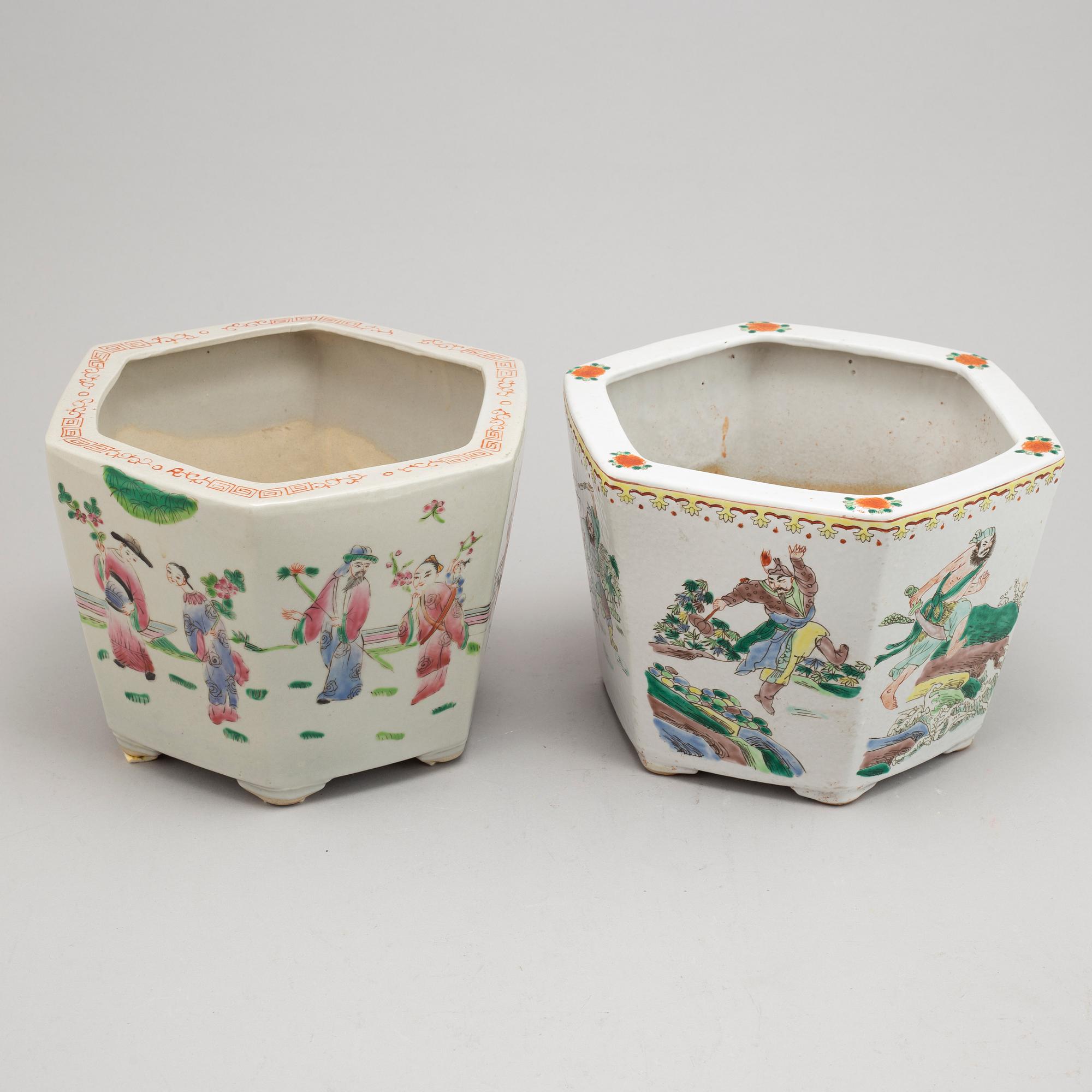 A group of four Chinese and Japanese porcelain flower pots, 20th century.
