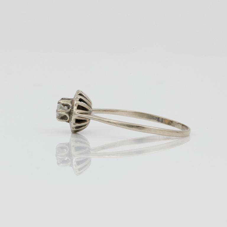 ENSTENSRING, vitguld 18K, 0,3 ct, ostämplad, 1900-tal. Vikt ca 1 gram.