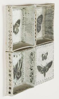 Rut Bryk, seinäreliefi, kivitavaraa, ei signeerattu.