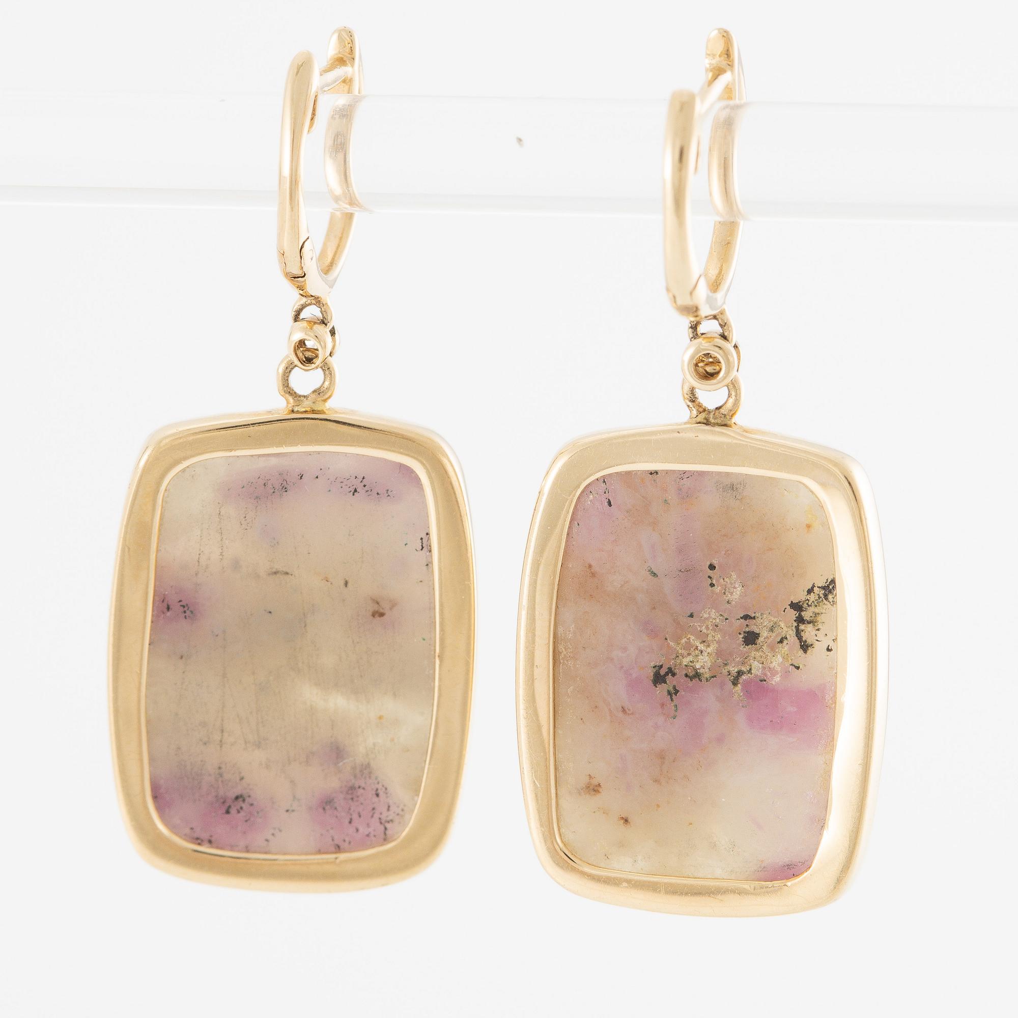 Earrings, a pair, 14K gold with corundum and small brilliant-cut diamonds.