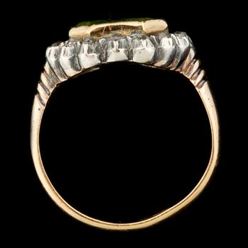 RING, 18 k guld och silver, peridot med rosenstenar. Vikta ca 3 g.