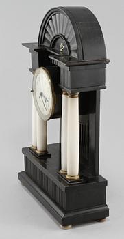 BORDSPENDYL, 1800-talets mitt/andra hälft.