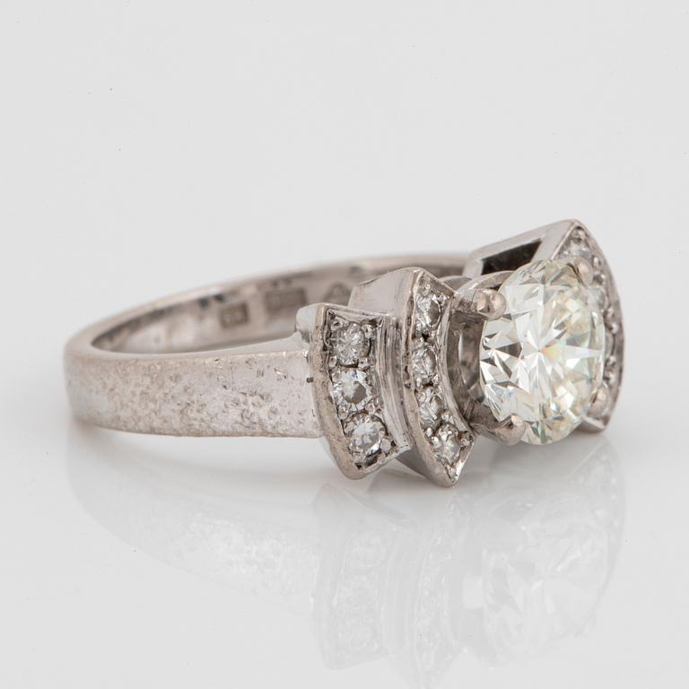 An 18K white gold ring set with an old-cut diamond ca 1.50 cts and round brilliant-cut diamonds.