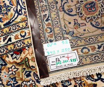 A Kashan carpet, a. 342 x 250 cm.