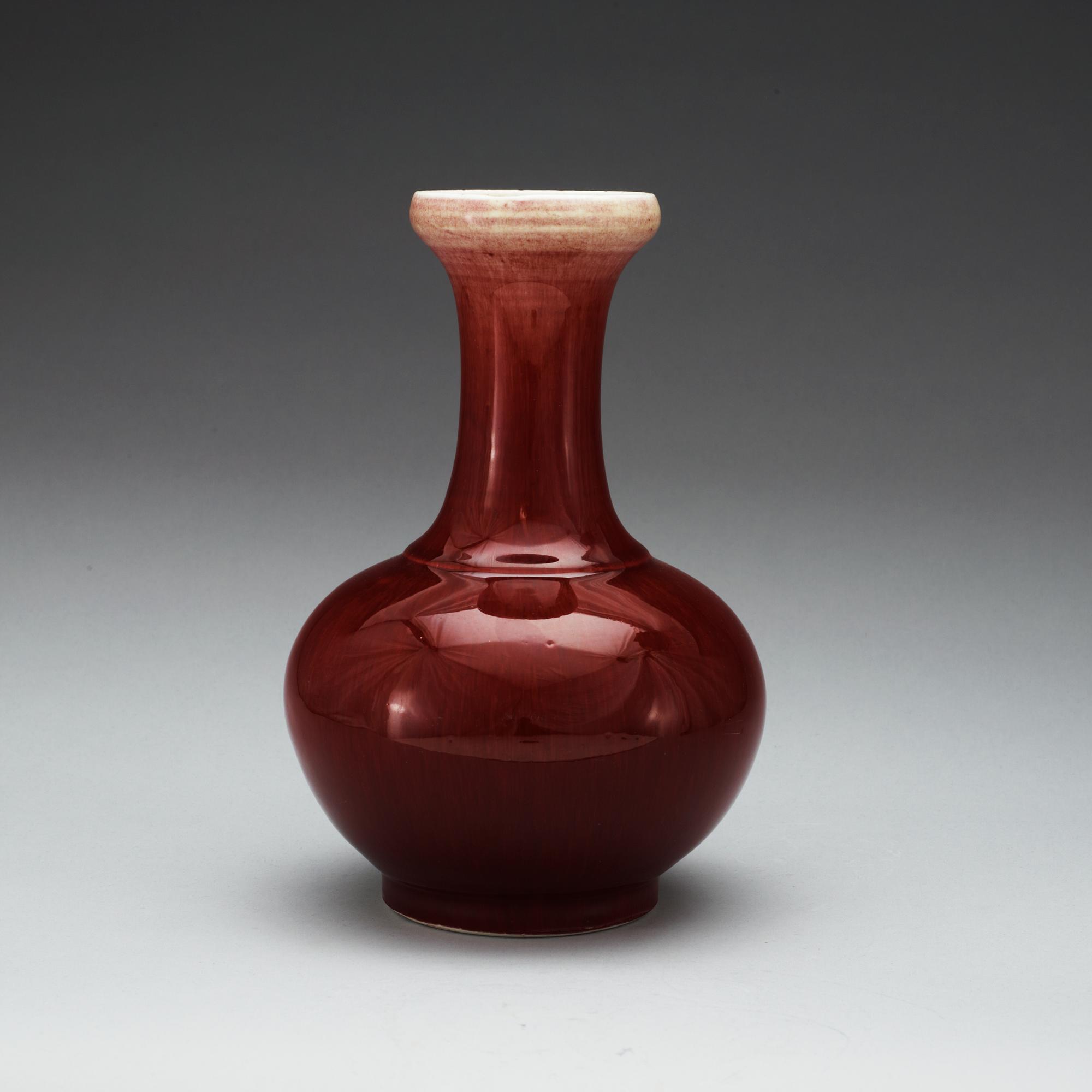 A sang de boef glazed vase, Qing dynasty.