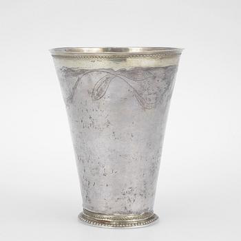 BÄGARE, silver, Johan Grubb, verksam 1725-56(58) i Hudiksvall. Vikt ca 382 gram.