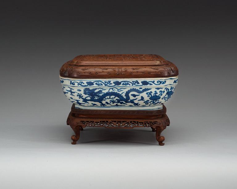 A blue and white five clawed dragon box with a wooden cover and stand, Ming dynasty with Wanli six character mark.