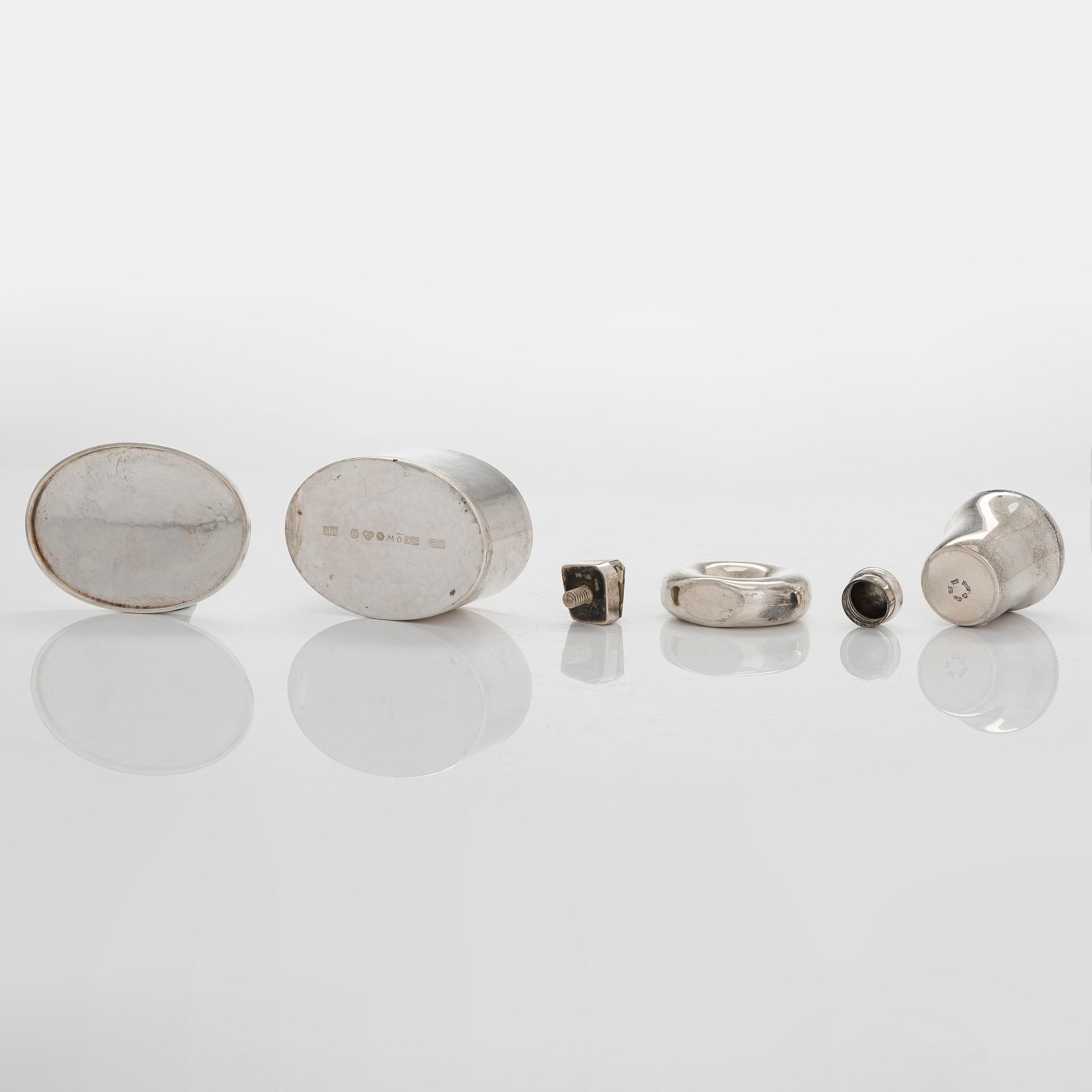 Flakonger, 2 st, silver, samt dosa, sterlingsilver, Finska och svenska stämplar.