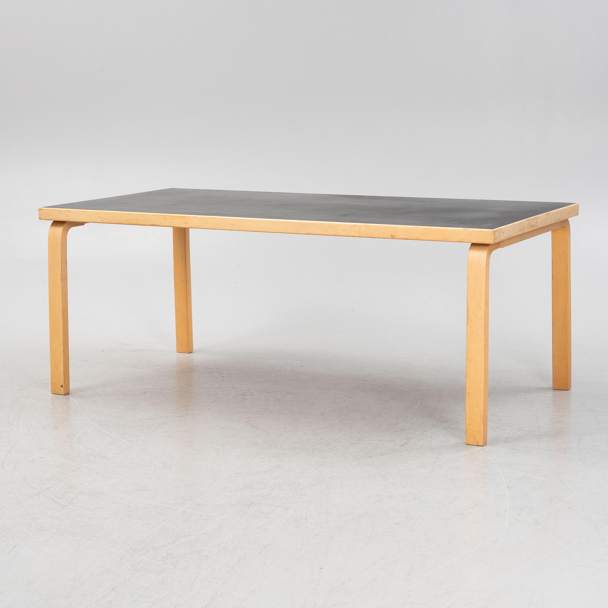 Alvar Aalto, matbord, modell 83, Artek, 1900-talets senare del.
