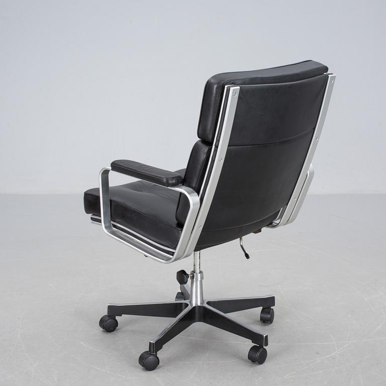 SKRIVBORDSSTOL, "Mondo", Karl Erik Ekselius, för JOC, Vetlanda, 1970/80-tal.