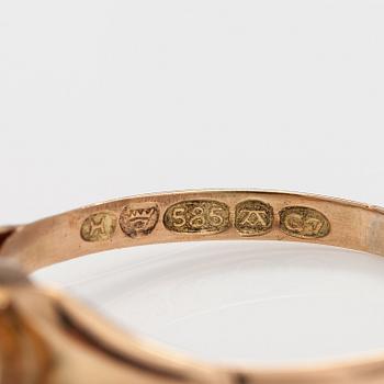 A 14K gold ring with a blue zircon. Helle Väinö, Turku 1960.