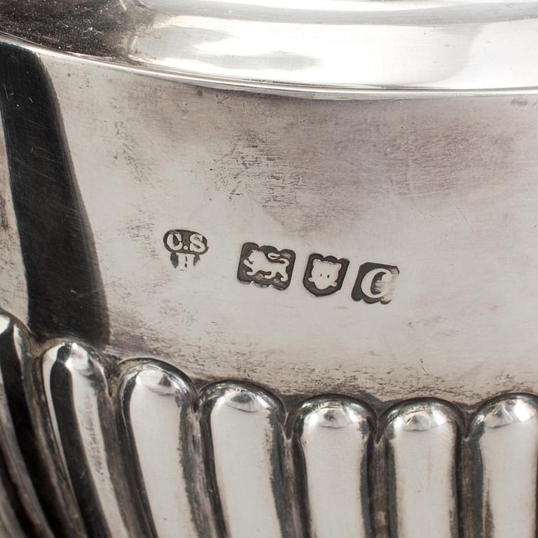 An English late 19th century silver tea-pot, London 1898.