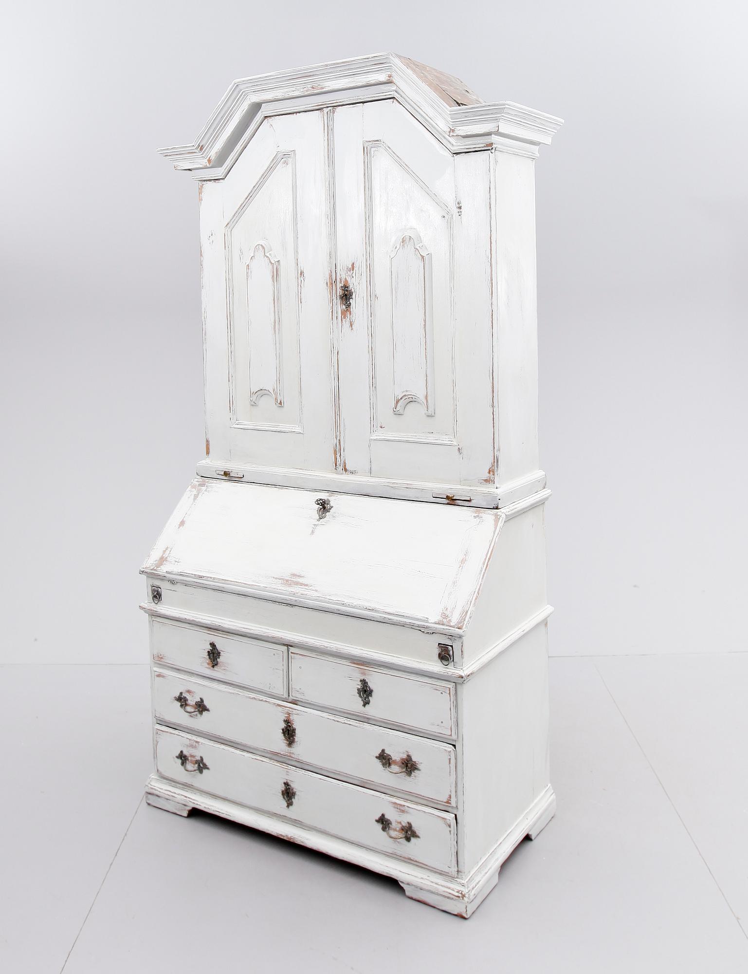 SNEDKLAFFSSKÅP, barock,  1700-tal.