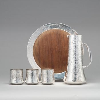 Tapio Wirkkala, kanna med tio bägare och bricka, Kultakeskus, Finland 1975-1979, sterling.