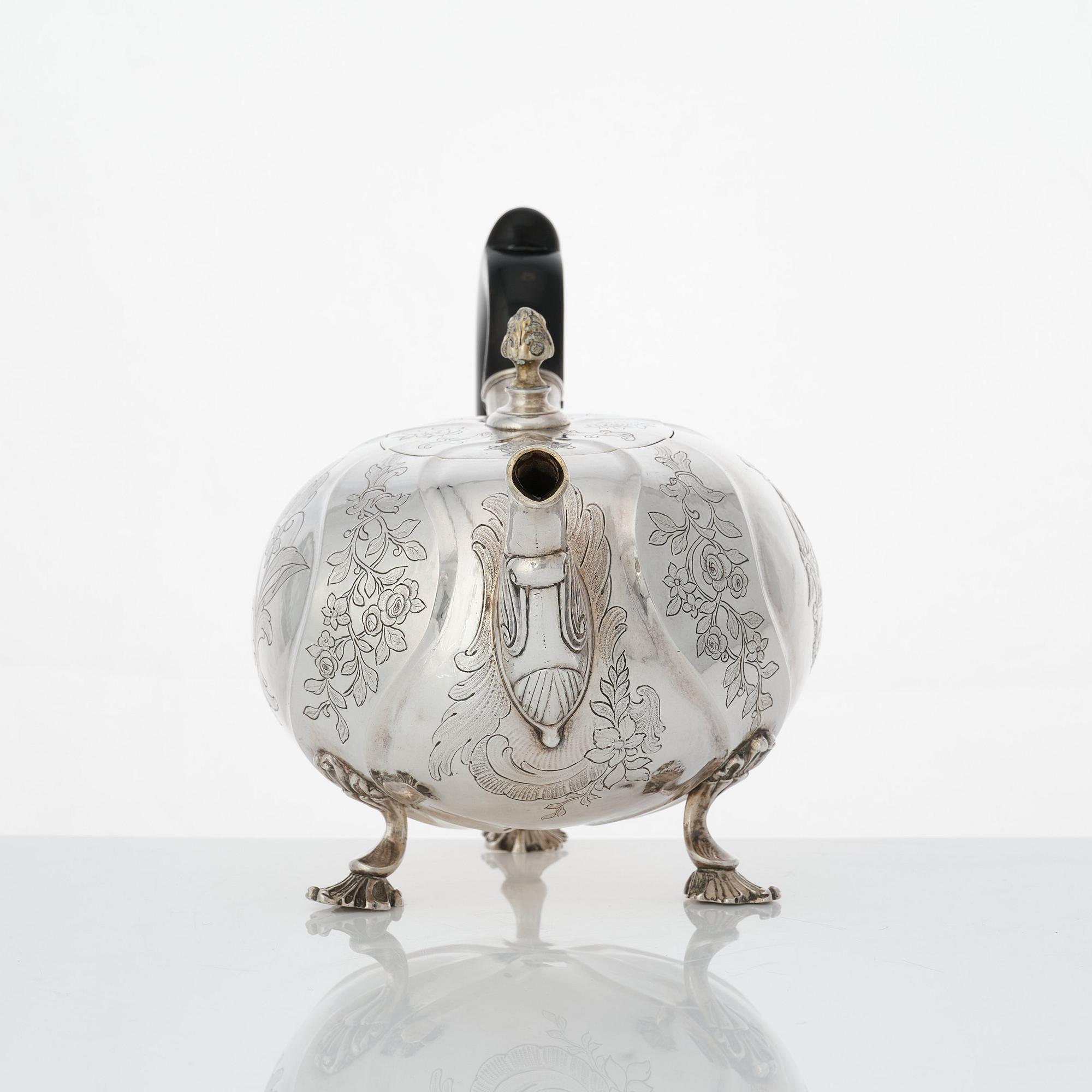 Johann Diedrich Rehwald, tekanna, silver, Riga 1764-1768. Rokoko.